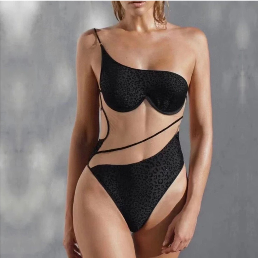 God Save Queens Gigi One Piece in
Black swimsuit size xs